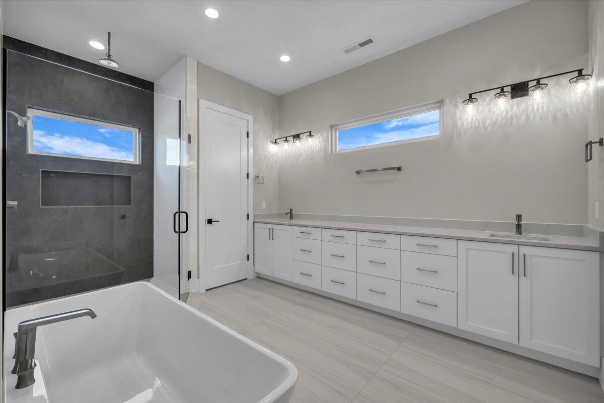 Hurricane, Utah, 84737, United States, 8 Bedrooms Bedrooms, ,6 BathroomsBathrooms,Residential,Active,2015446