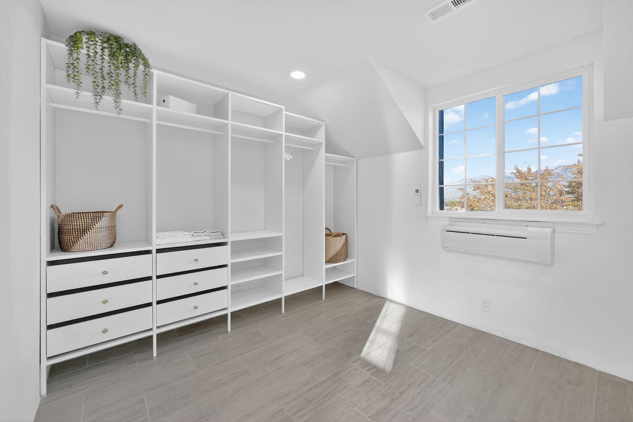 Bluffdale, Utah, 84065, United States, 10 Bedrooms Bedrooms, ,7 BathroomsBathrooms,Residential,Active,1990677