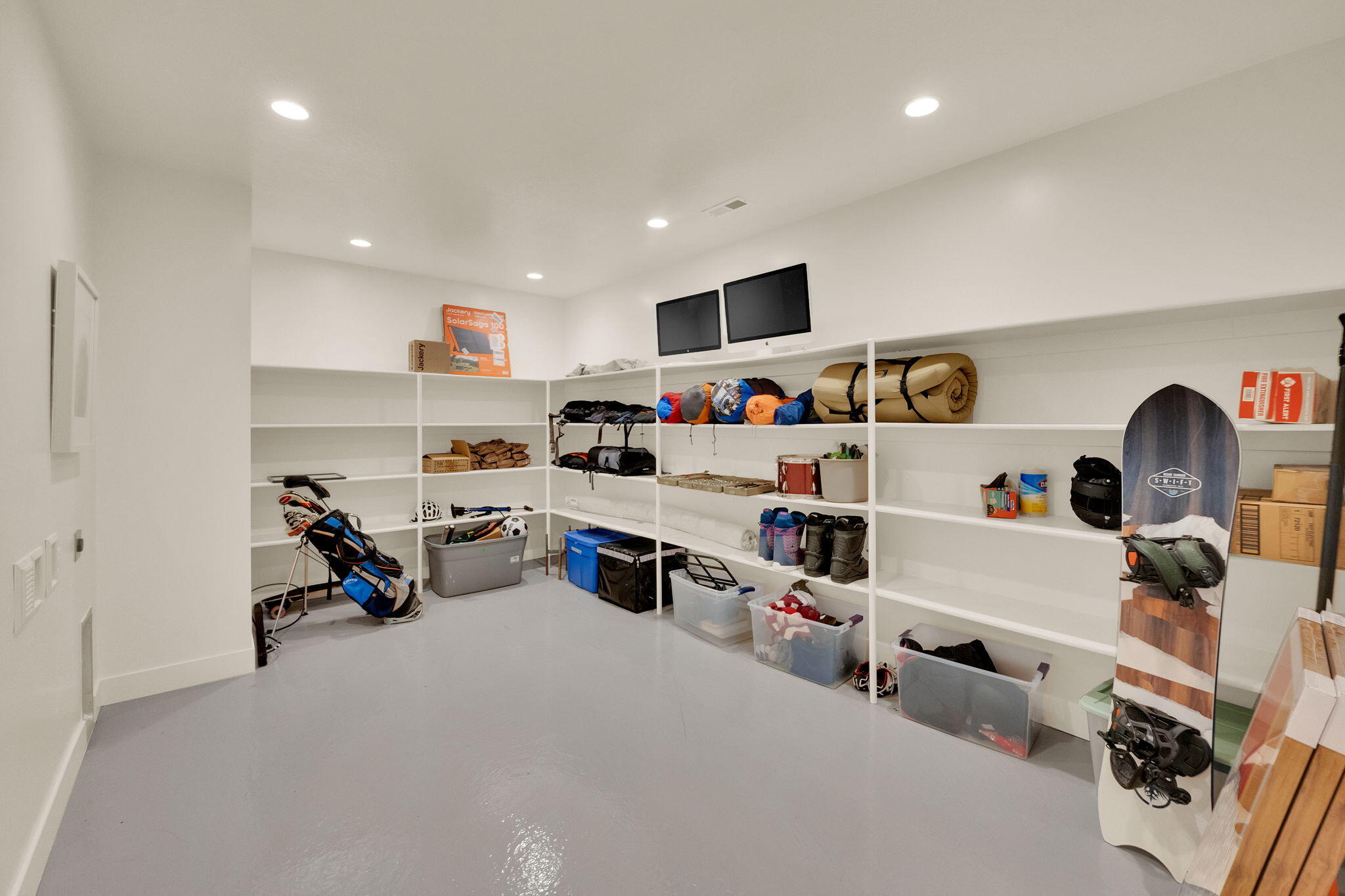 South Jordan, Utah, 84009, United States, 6 Bedrooms Bedrooms, ,5 BathroomsBathrooms,Residential,Active,2010165