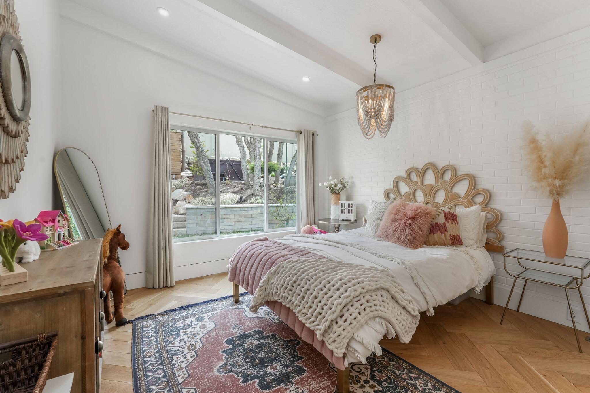 Salt Lake City, Utah, 84108, United States, 4 Bedrooms Bedrooms, ,3 BathroomsBathrooms,Residential,Active,2011854