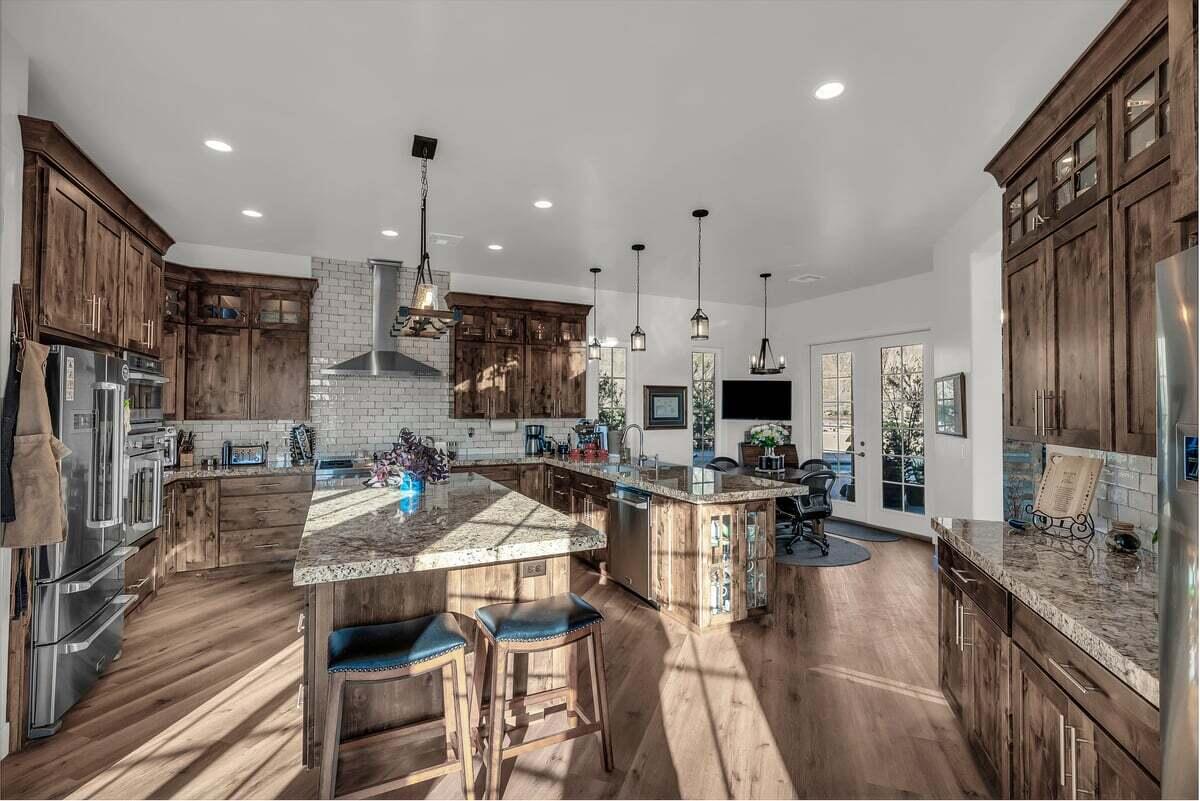 Hurricane, Utah, 84737, United States, 4 Bedrooms Bedrooms, ,4 BathroomsBathrooms,Residential,Active,1945483