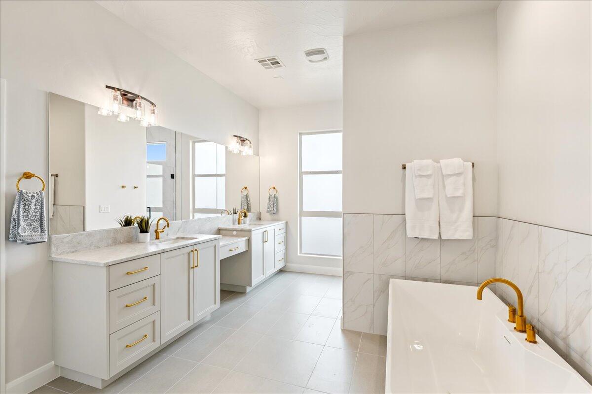 Hurricane, Utah, 84737, United States, 3 Bedrooms Bedrooms, ,3 BathroomsBathrooms,Residential,Active,2011422