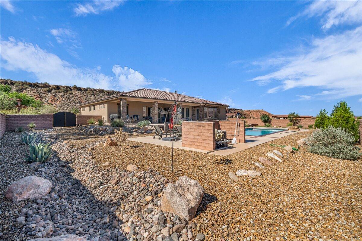Virgin, Utah, 84779, United States, 4 Bedrooms Bedrooms, ,4 BathroomsBathrooms,Residential,Active,1904690