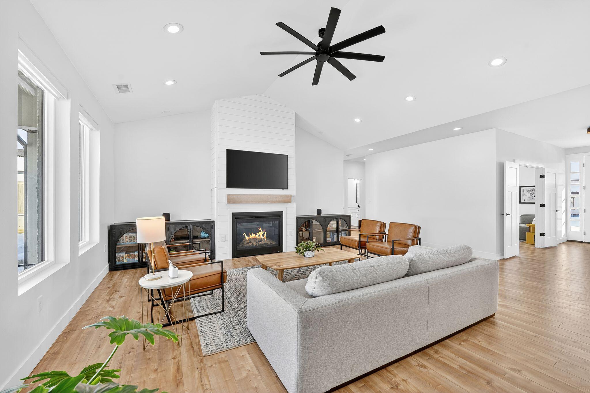 Eagle Mountain, Utah, 84005, United States, 5 Bedrooms Bedrooms, ,4 BathroomsBathrooms,Residential,Contingent,2009831