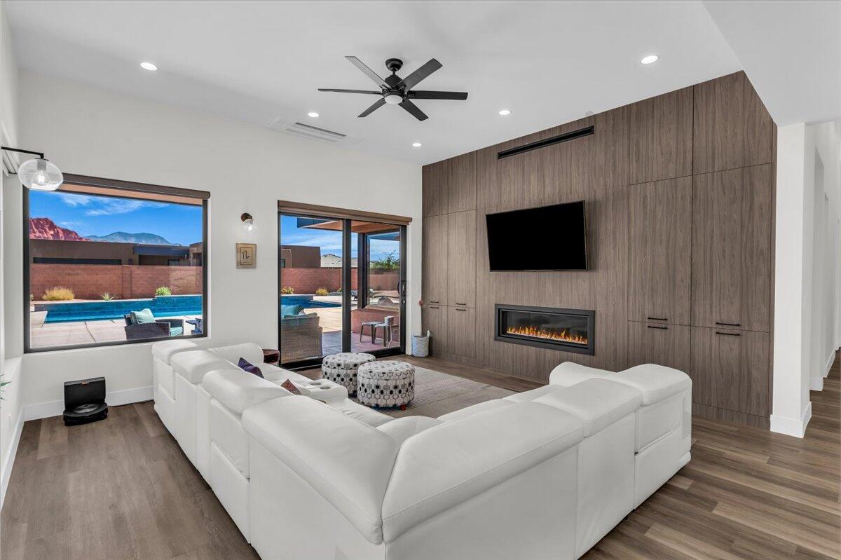 Ivins, Utah, 84738, United States, 3 Bedrooms Bedrooms, ,3 BathroomsBathrooms,Residential,Active,1920222