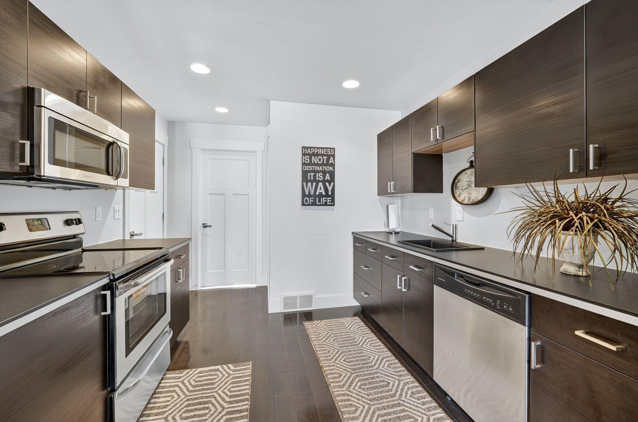 Bluffdale, Utah, 84065, United States, 7 Bedrooms Bedrooms, ,8 BathroomsBathrooms,Residential,Active,1987223