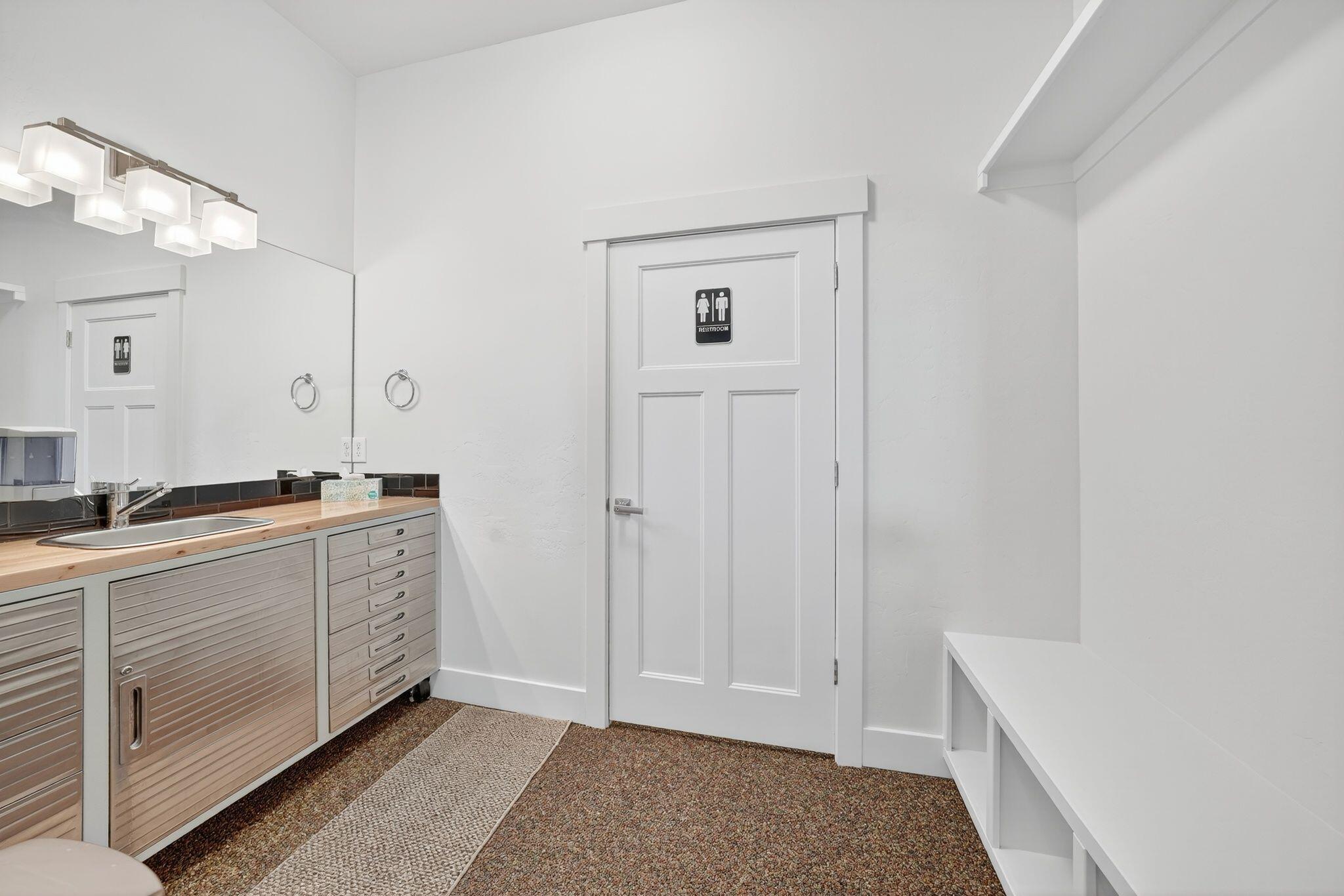 Bluffdale, Utah, 84065, United States, 7 Bedrooms Bedrooms, ,8 BathroomsBathrooms,Residential,Active,1987223