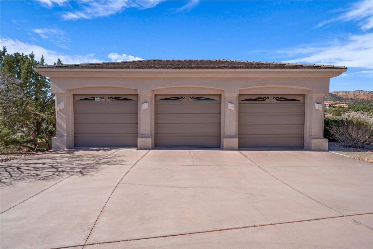 Leeds, Utah, 84746, United States, 5 Bedrooms Bedrooms, ,3 BathroomsBathrooms,Residential,Active,2008700