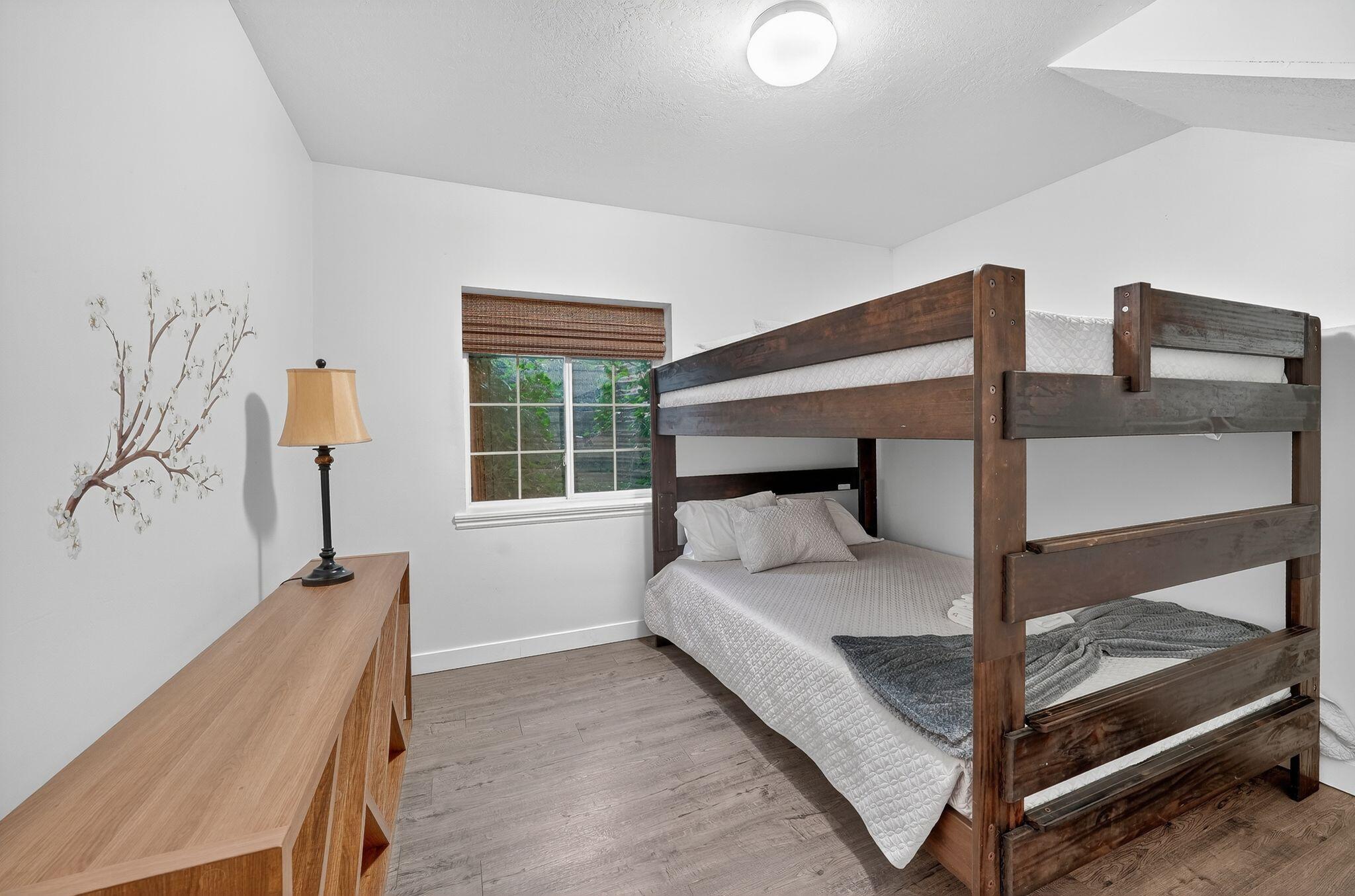 Bluffdale, Utah, 84065, United States, 10 Bedrooms Bedrooms, ,7 BathroomsBathrooms,Residential,Active,1990677