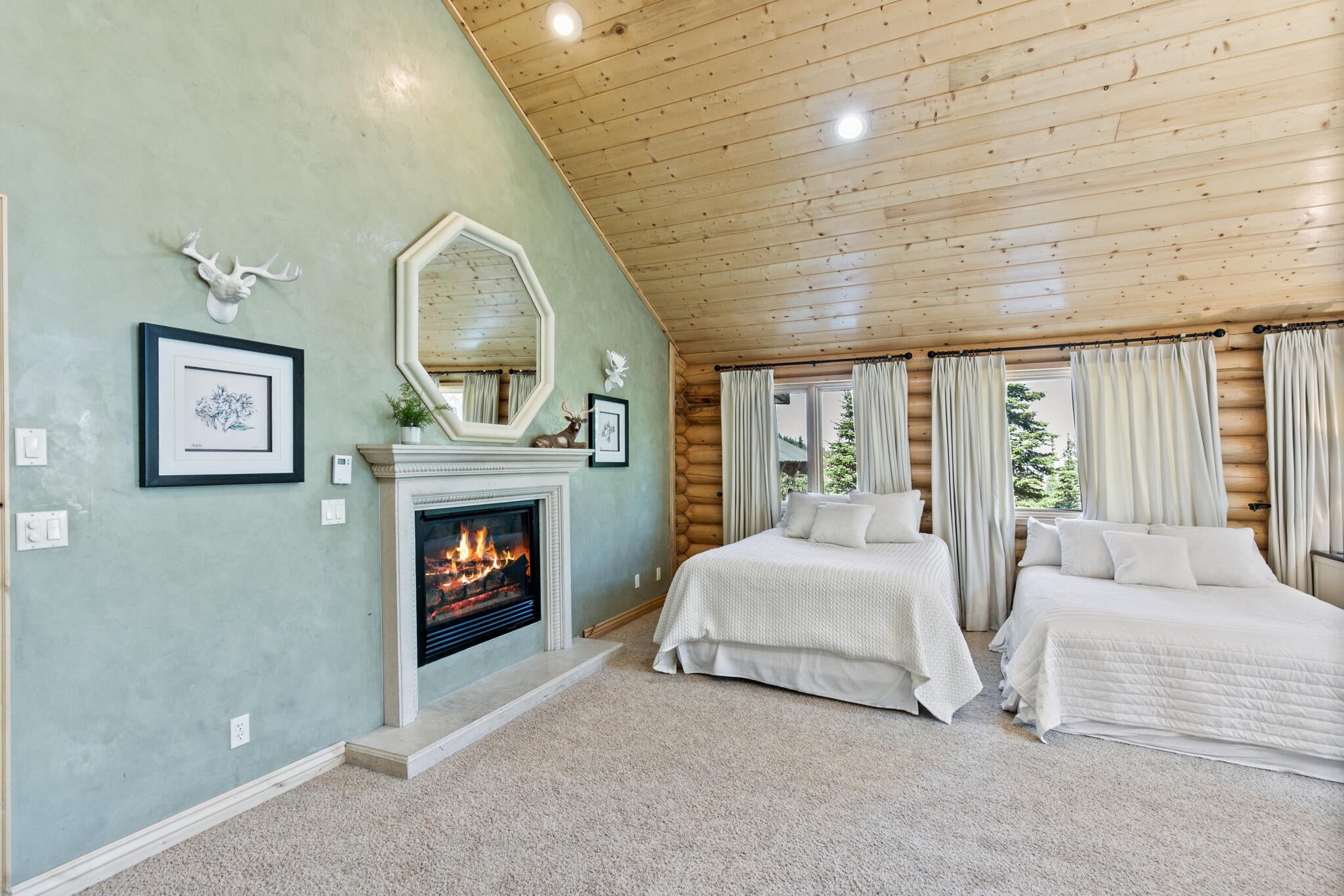 Brian Head, Utah, 84719, United States, 5 Bedrooms Bedrooms, ,4 BathroomsBathrooms,Residential,Active,1889352