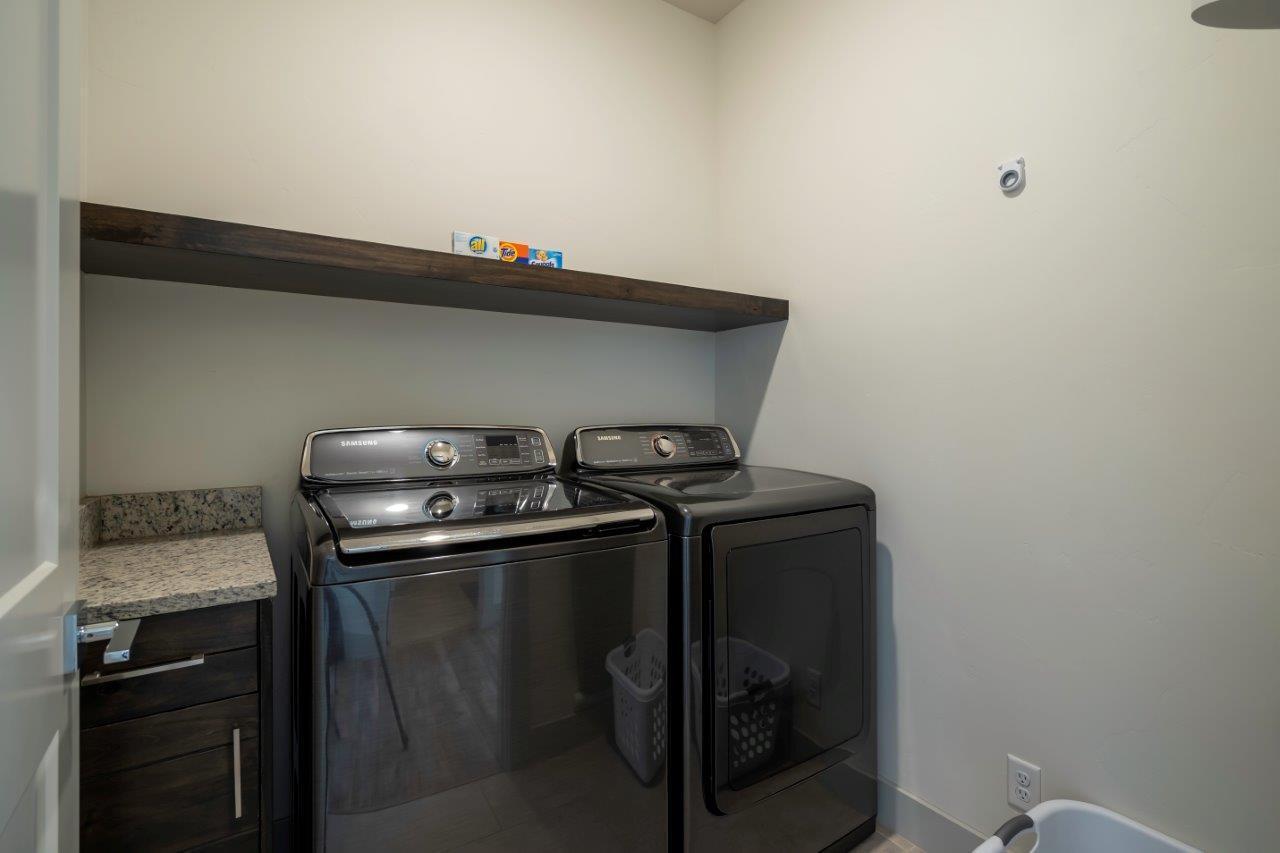 Santa Clara, Utah, 84765, United States, 5 Bedrooms Bedrooms, ,5 BathroomsBathrooms,Residential,Active,1894577