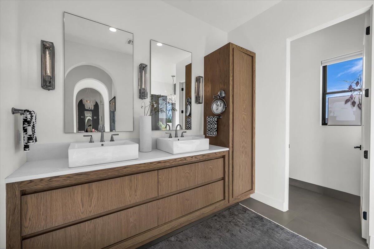 St George, Utah, 84770, United States, 5 Bedrooms Bedrooms, ,5 BathroomsBathrooms,Residential,Active,2009817