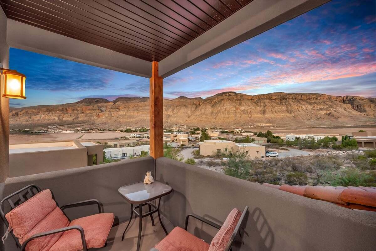 Hurricane, Utah, 84737, United States, 4 Bedrooms Bedrooms, ,4 BathroomsBathrooms,Residential,Active,1945483