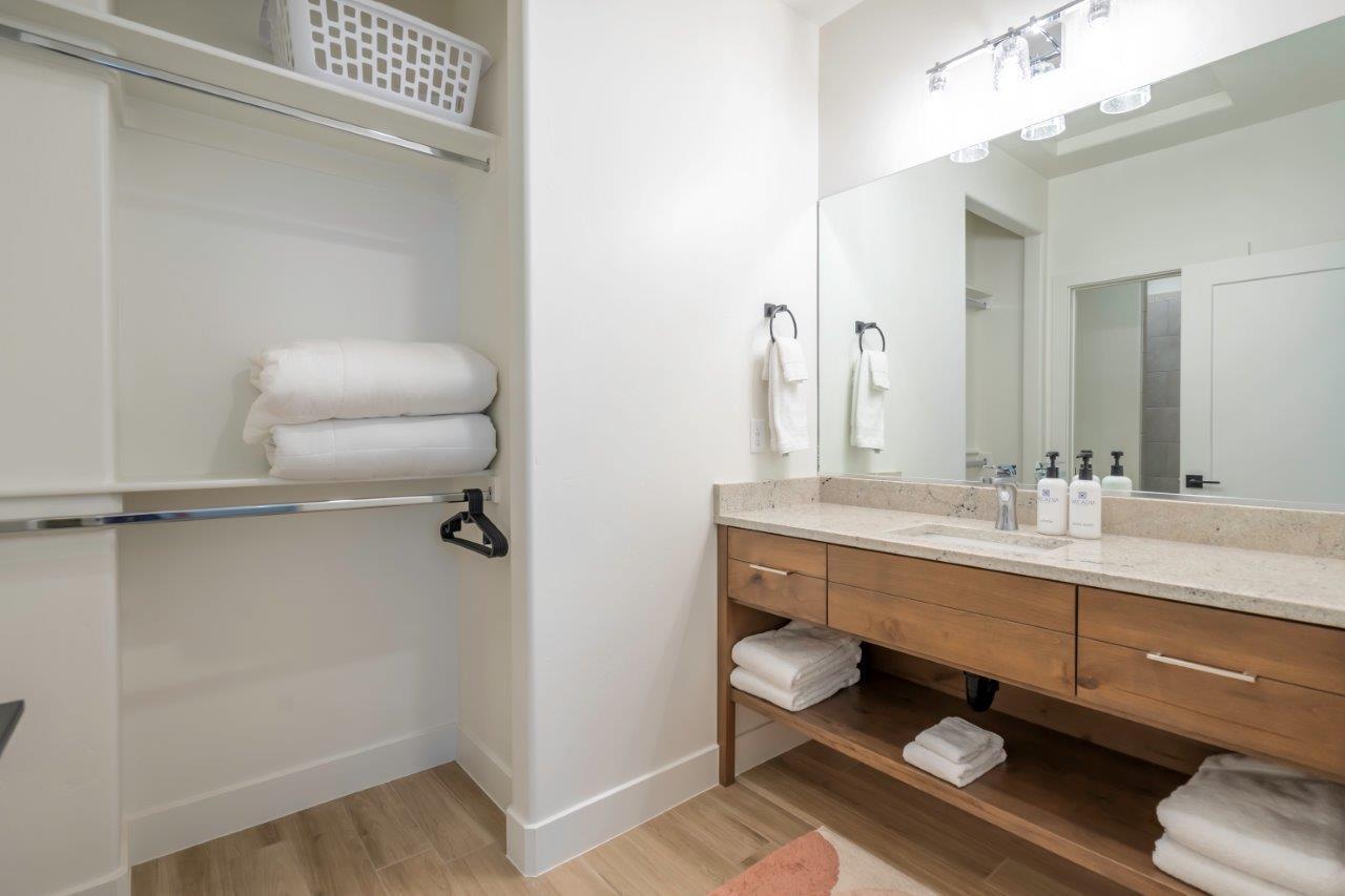 Santa Clara, Utah, 84765, United States, ,6 BathroomsBathrooms,Residential,Active,1798104