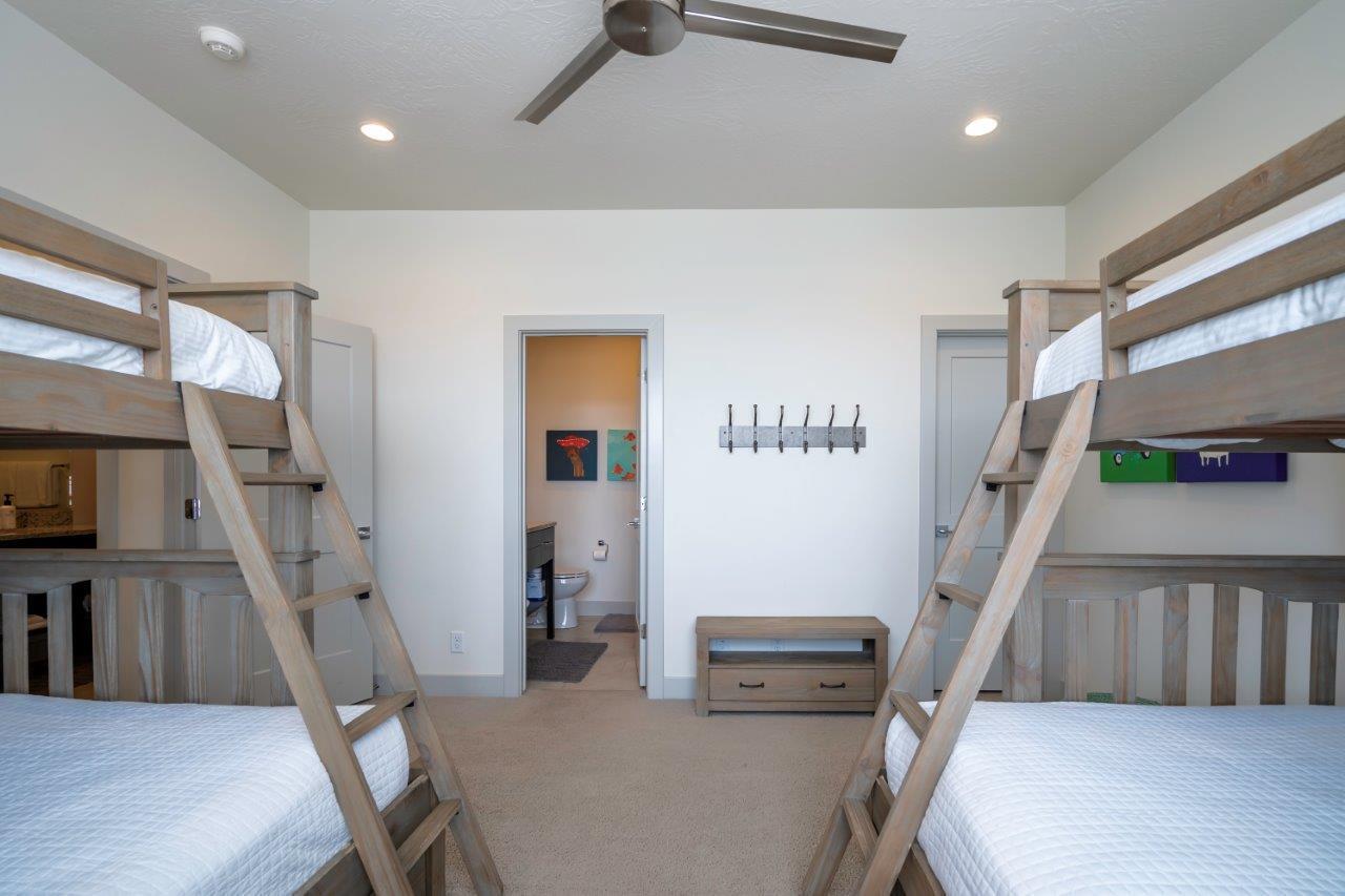 Santa Clara, Utah, 84765, United States, 5 Bedrooms Bedrooms, ,5 BathroomsBathrooms,Residential,Active,1894577