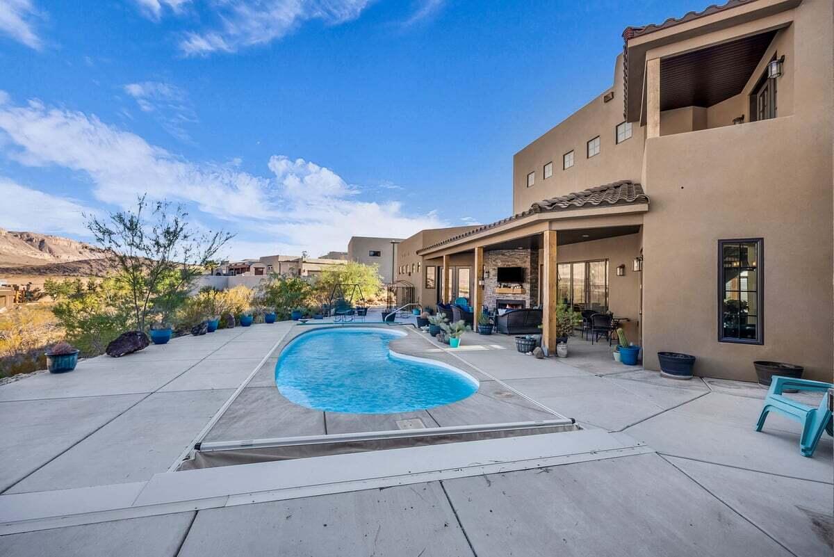 Hurricane, Utah, 84737, United States, 4 Bedrooms Bedrooms, ,4 BathroomsBathrooms,Residential,Active,1945483