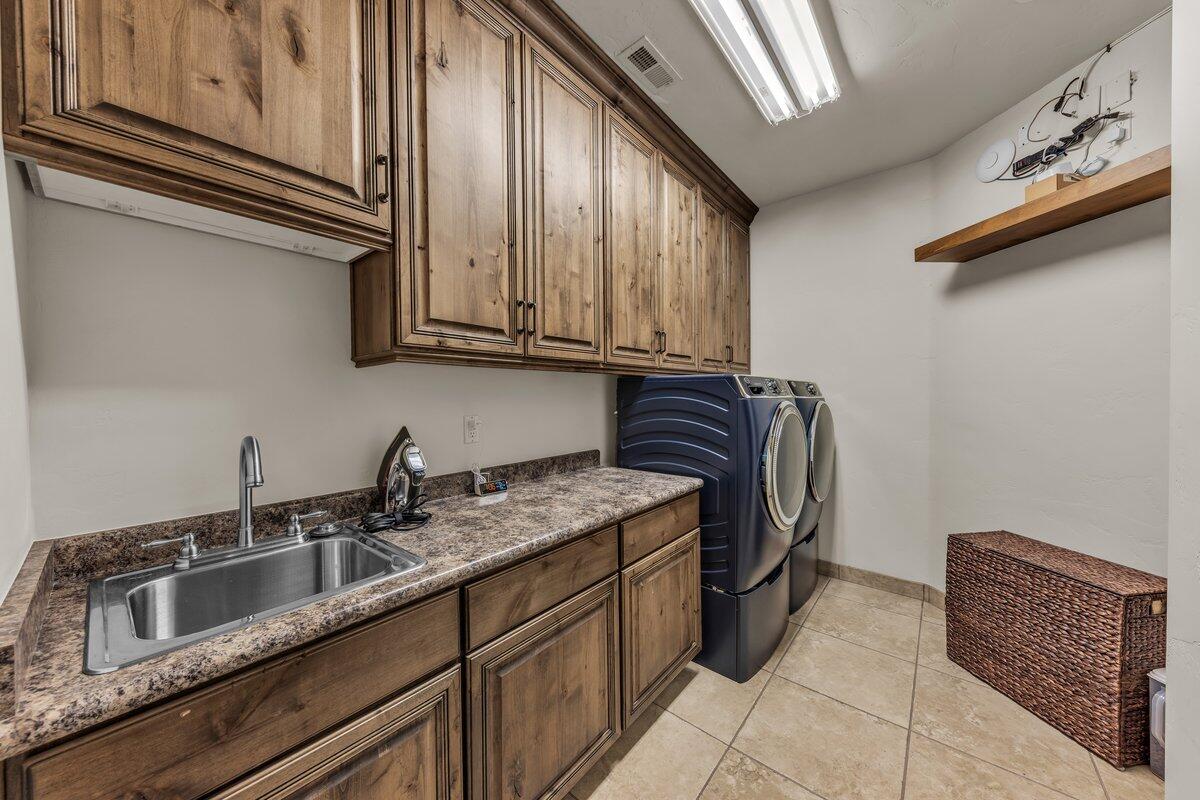 Hurricane, Utah, 84737, United States, 4 Bedrooms Bedrooms, ,3 BathroomsBathrooms,Residential,Active,1941338