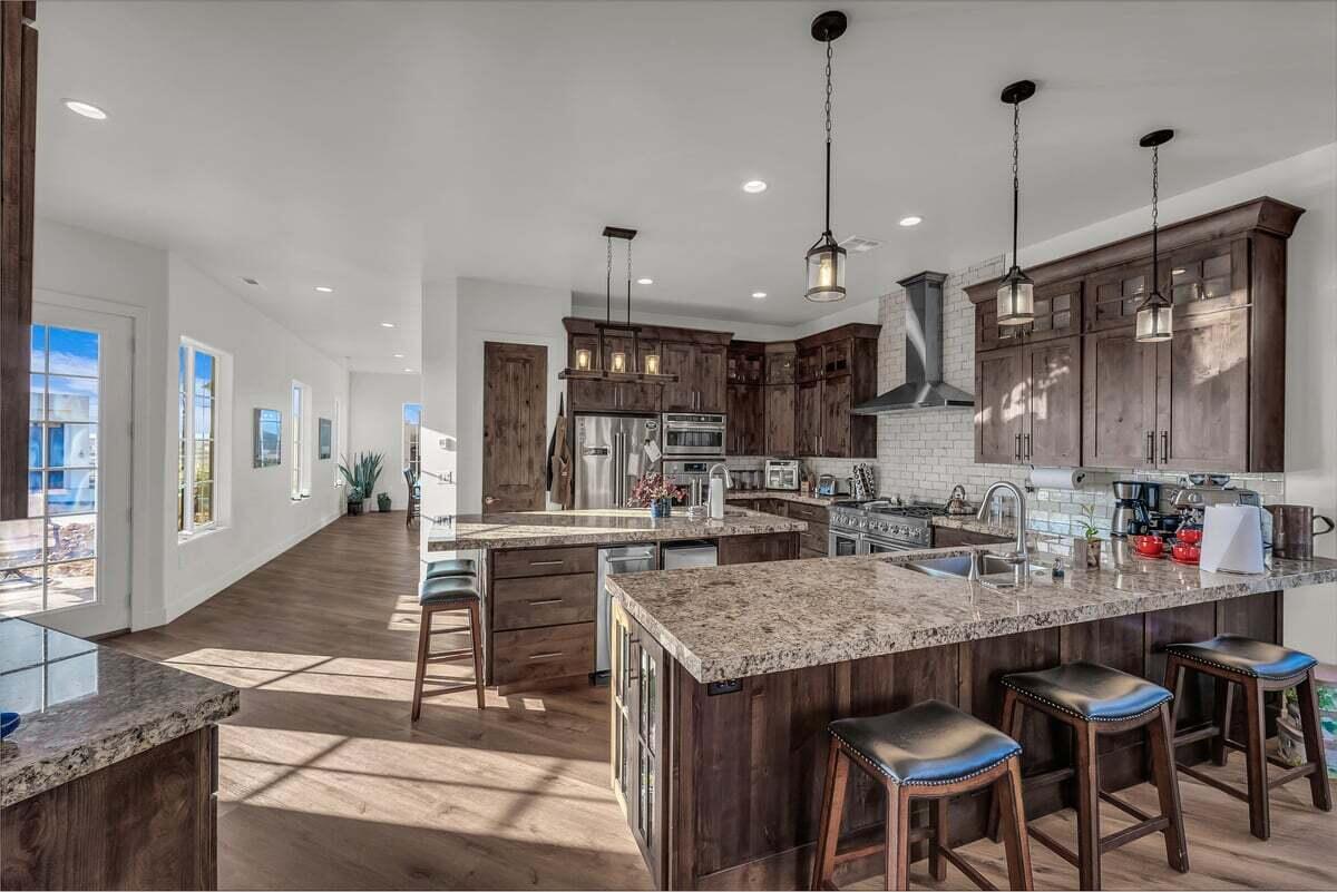 Hurricane, Utah, 84737, United States, 4 Bedrooms Bedrooms, ,4 BathroomsBathrooms,Residential,Active,1945483