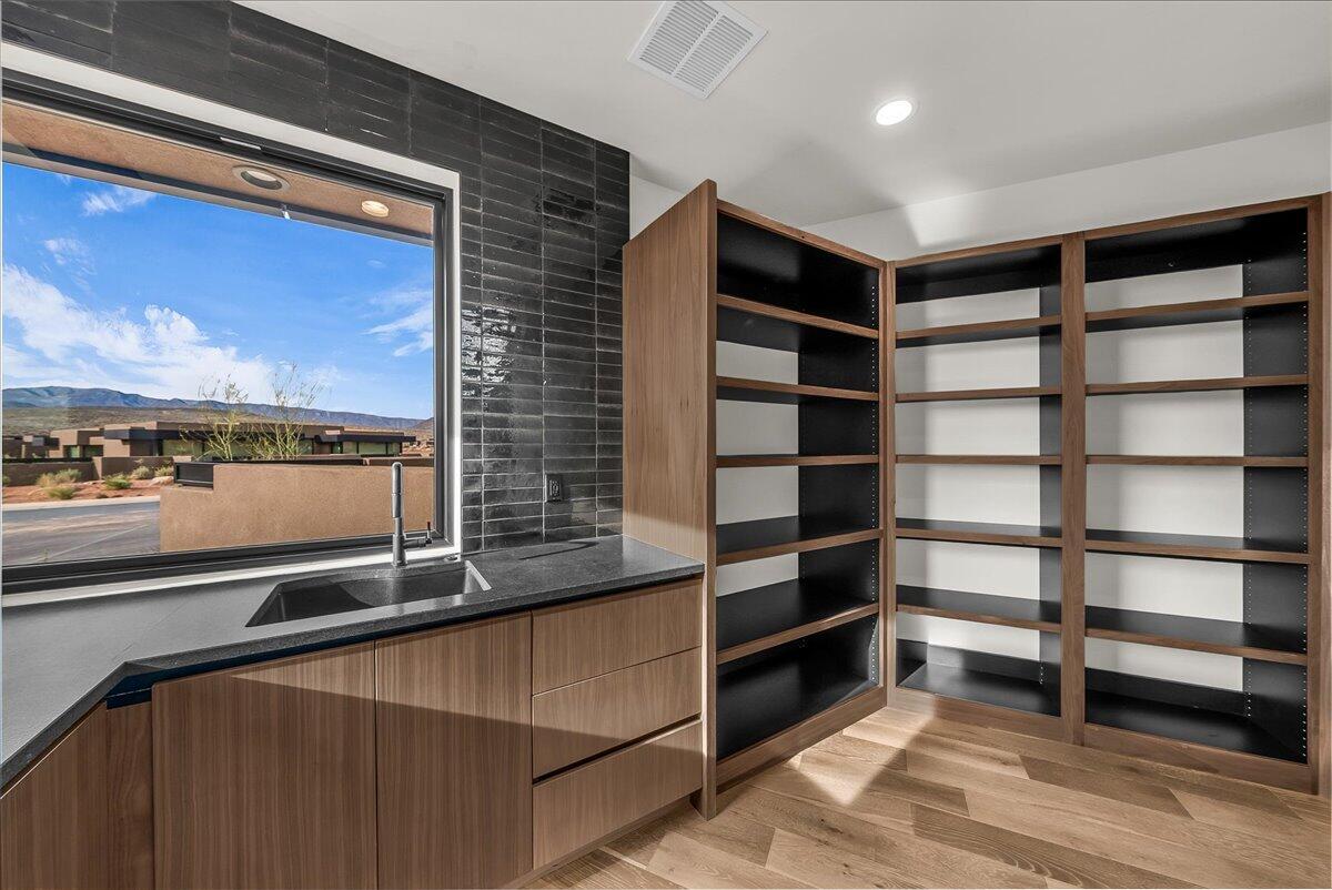 Ivins, Utah, 84738, United States, 3 Bedrooms Bedrooms, ,4 BathroomsBathrooms,Residential,Active,1986904