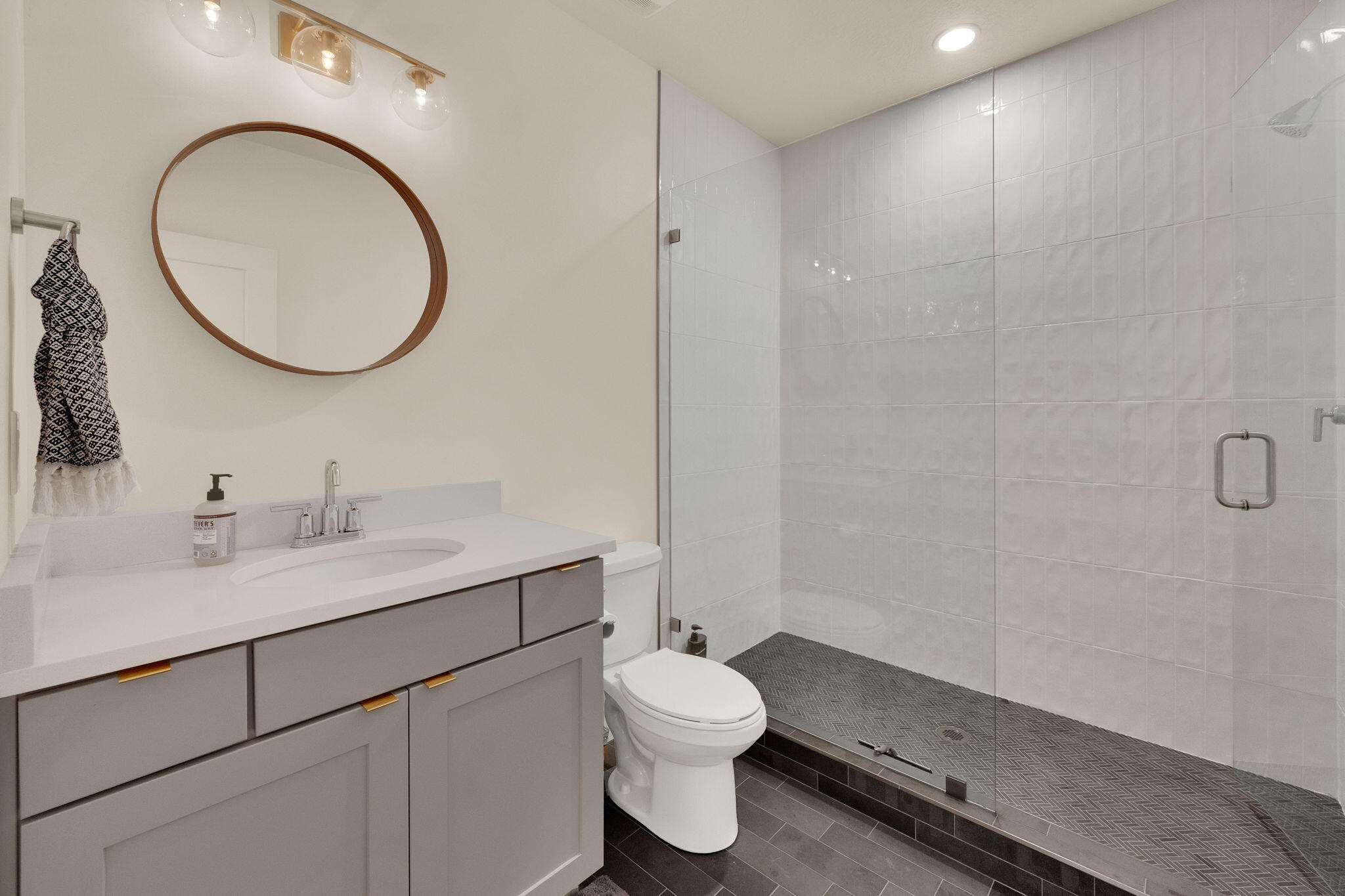 South Jordan, Utah, 84009, United States, 6 Bedrooms Bedrooms, ,5 BathroomsBathrooms,Residential,Active,2010165