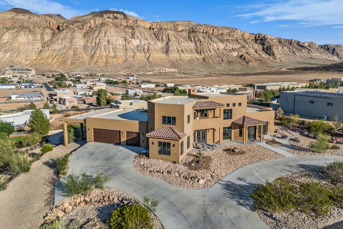 Hurricane, Utah, 84737, United States, 4 Bedrooms Bedrooms, ,4 BathroomsBathrooms,Residential,Active,1945483