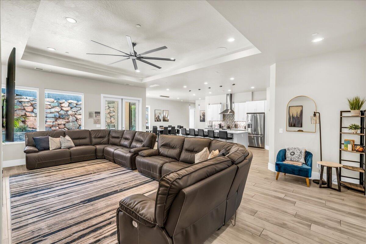 Hurricane, Utah, 84737, United States, 6 Bedrooms Bedrooms, ,5 BathroomsBathrooms,Residential,Active,1756319