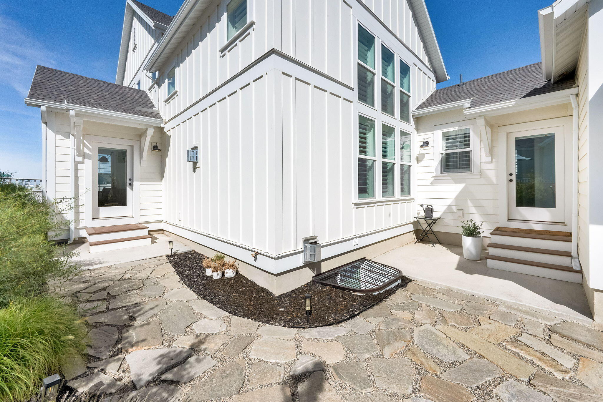 South Jordan, Utah, 84009, United States, 6 Bedrooms Bedrooms, ,5 BathroomsBathrooms,Residential,Active,2010165