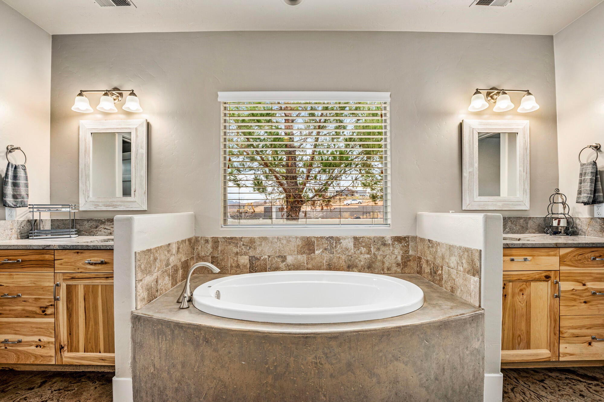 Washington, Utah, 84780, United States, 8 Bedrooms Bedrooms, ,5 BathroomsBathrooms,Residential,Active,2012929