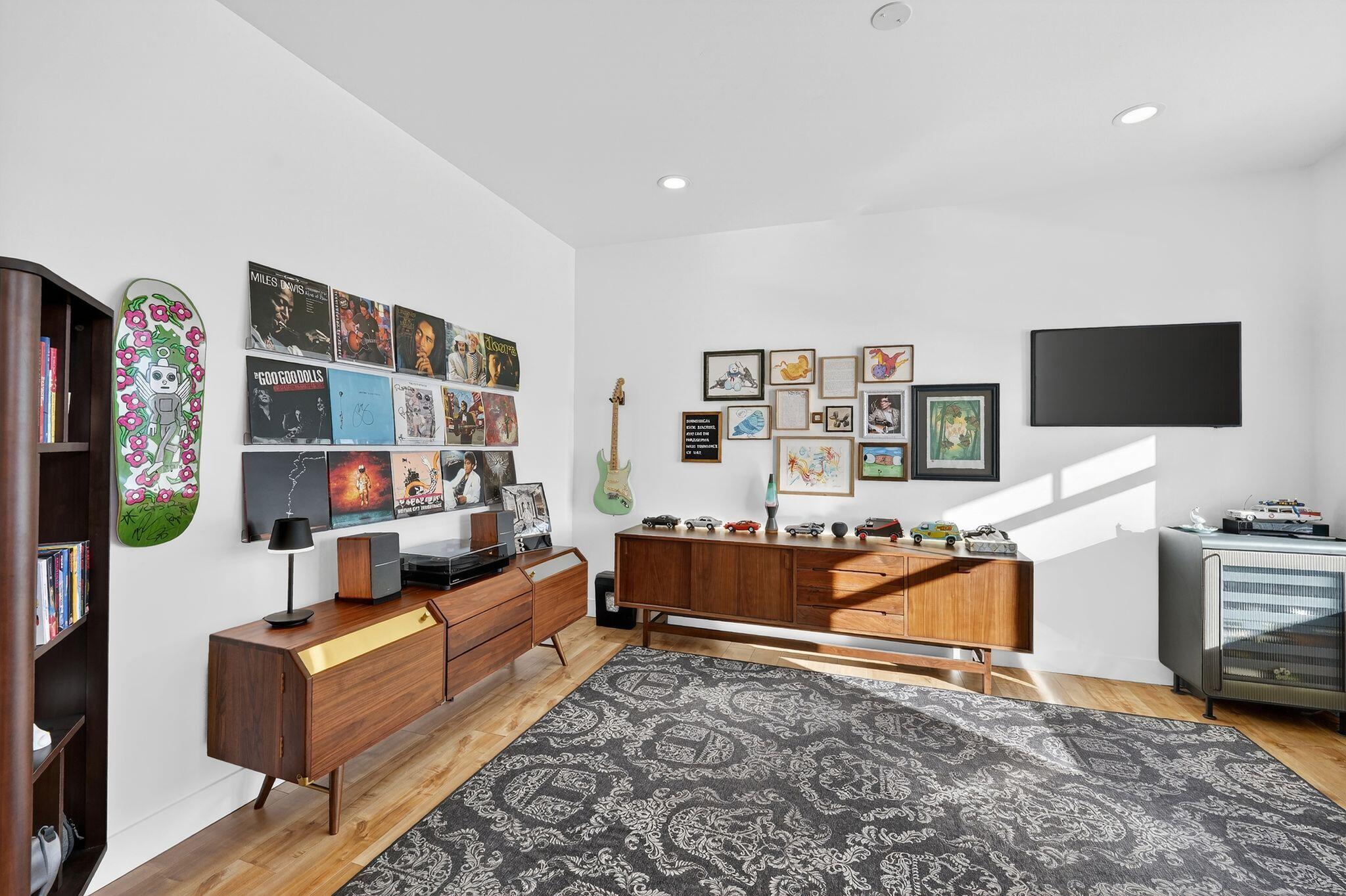 Eagle Mountain, Utah, 84005, United States, 5 Bedrooms Bedrooms, ,4 BathroomsBathrooms,Residential,Contingent,2009831