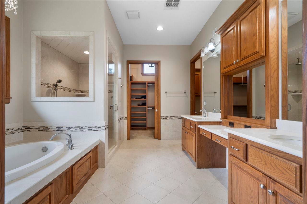 Stillwater, Oklahoma, 74074, United States, ,4 BathroomsBathrooms,Residential,Active,1825064