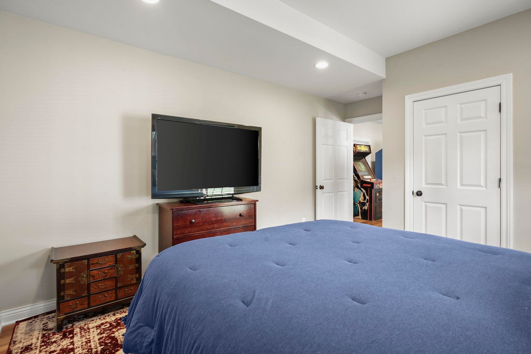 Mineral Point, Wisconsin, 53565, United States, 6 Bedrooms Bedrooms, ,3 BathroomsBathrooms,Residential,Active,1960179