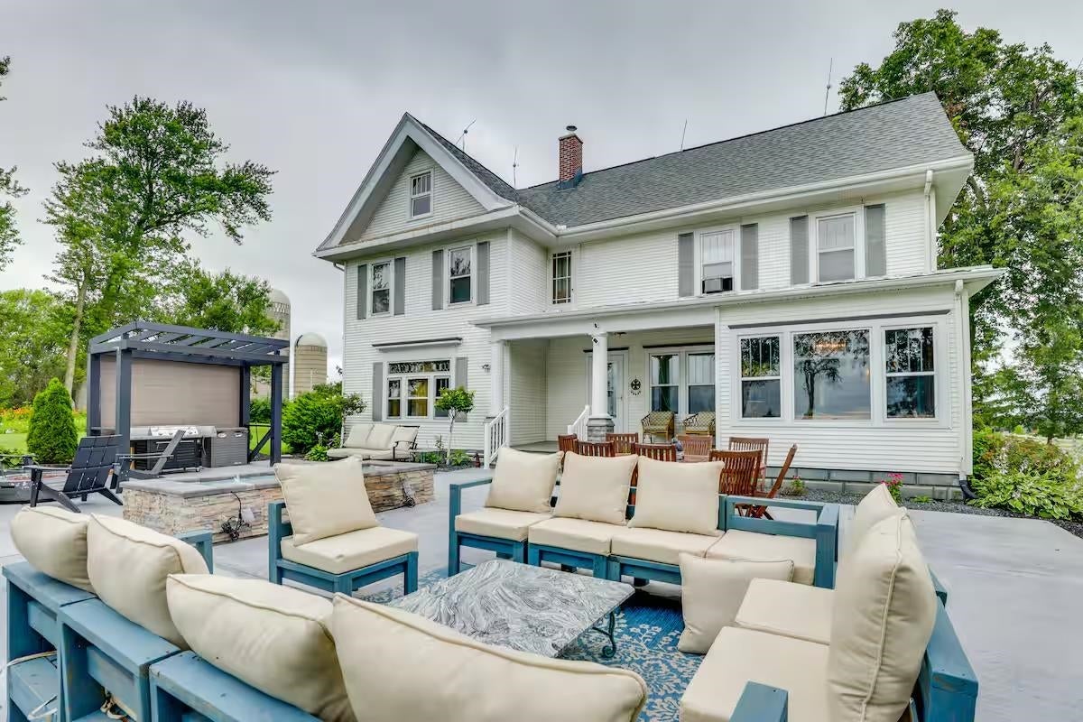 Enjoy rural living from this 5 bedroom 2 bath 3000 square foot beauty – image 5