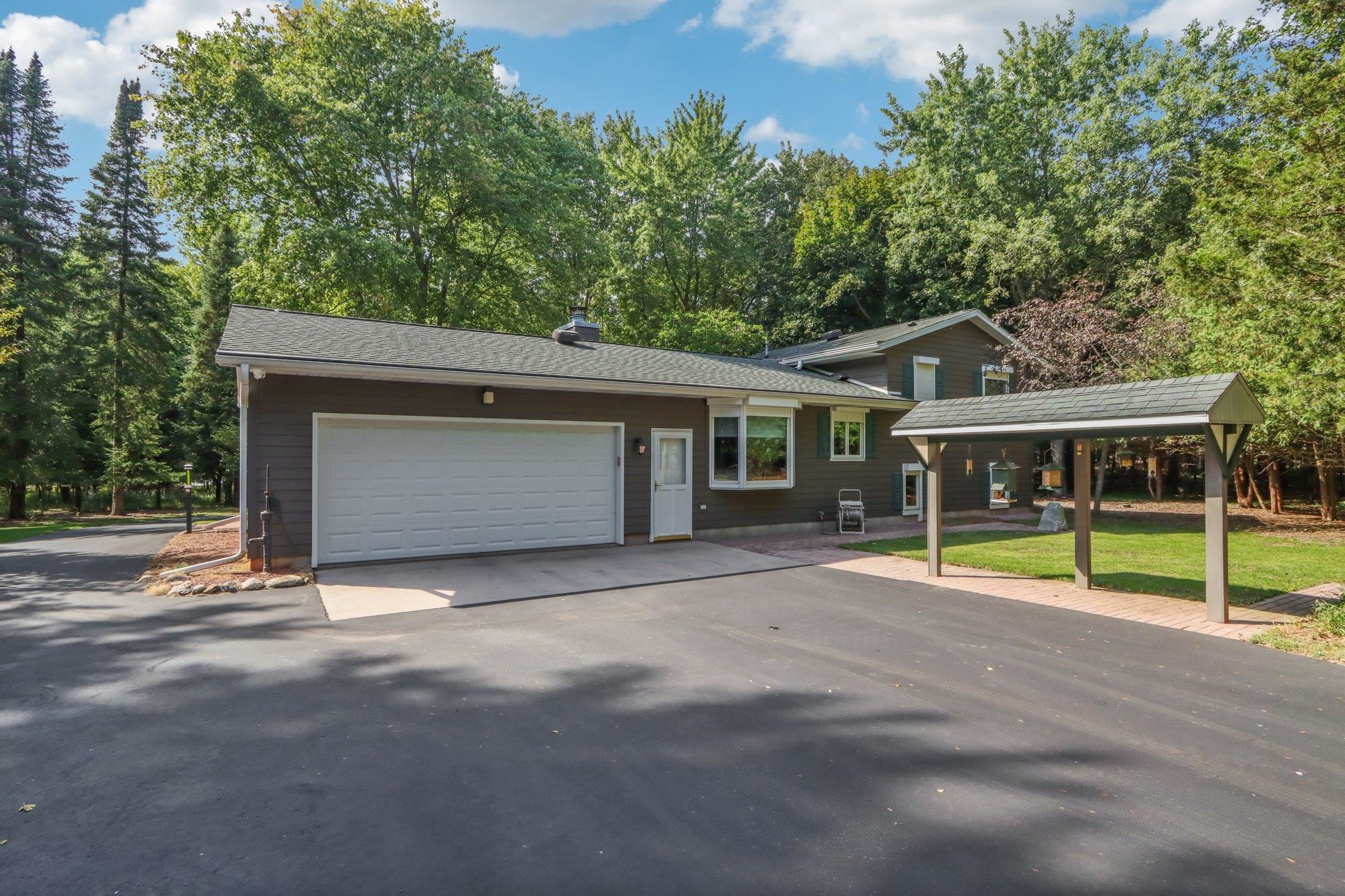 Poynette, Wisconsin, 53955, United States, 4 Bedrooms Bedrooms, ,2 BathroomsBathrooms,Residential,Active,1997880