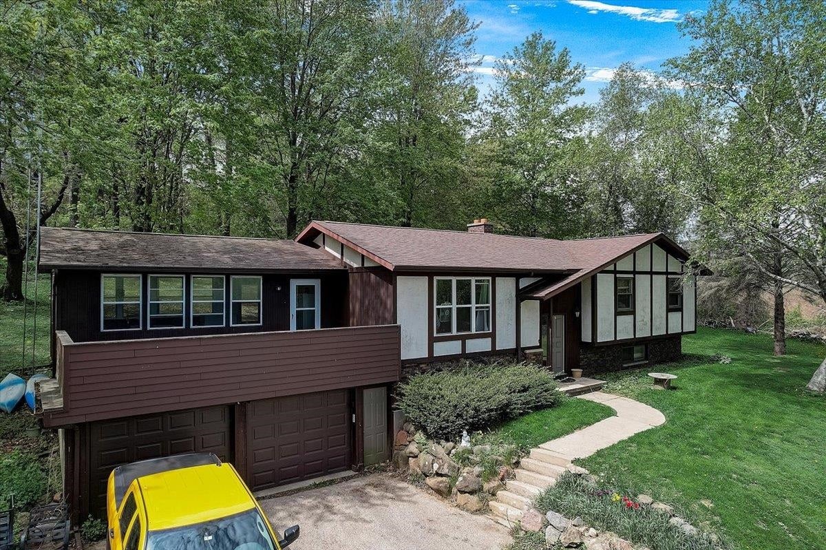 Lodi, Wisconsin, 53555, United States, 4 Bedrooms Bedrooms, ,2 BathroomsBathrooms,Residential,Contingent,2007323