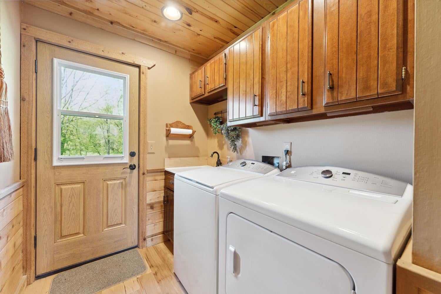 La Valle, Wisconsin, 53941, United States, 3 Bedrooms Bedrooms, ,4 BathroomsBathrooms,Residential,Active,1898021