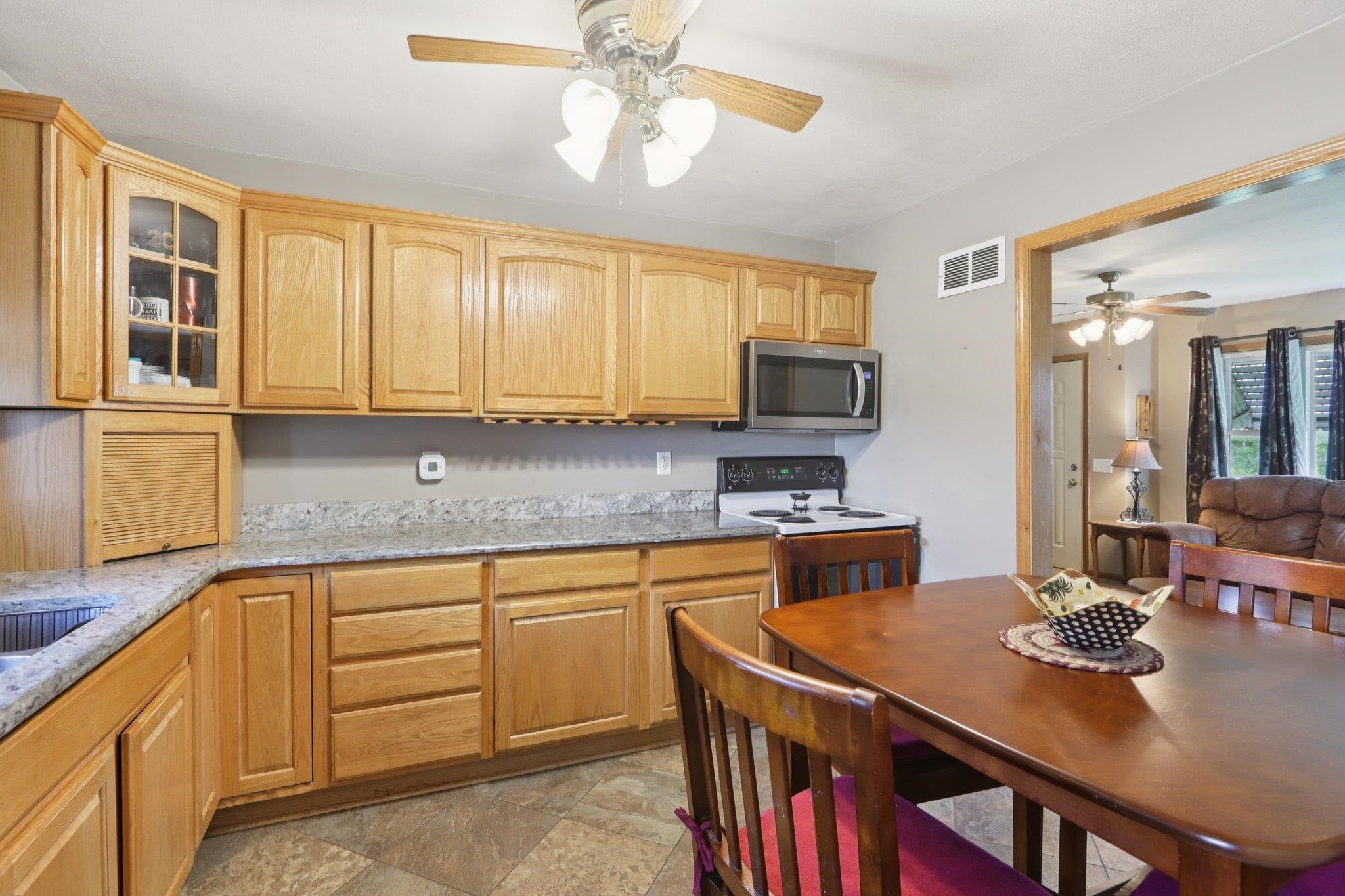 Deforest, Wisconsin, 53532, United States, 3 Bedrooms Bedrooms, ,1 BathroomBathrooms,Residential,Active,1929711