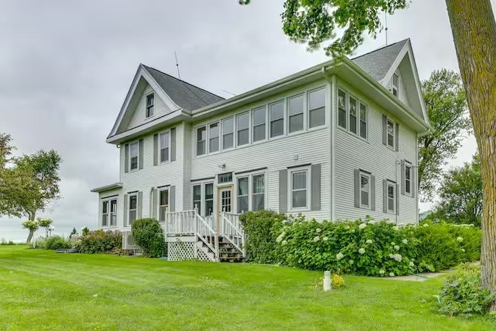 Enjoy rural living from this 5 bedroom 2 bath 3000 square foot beauty – image 11