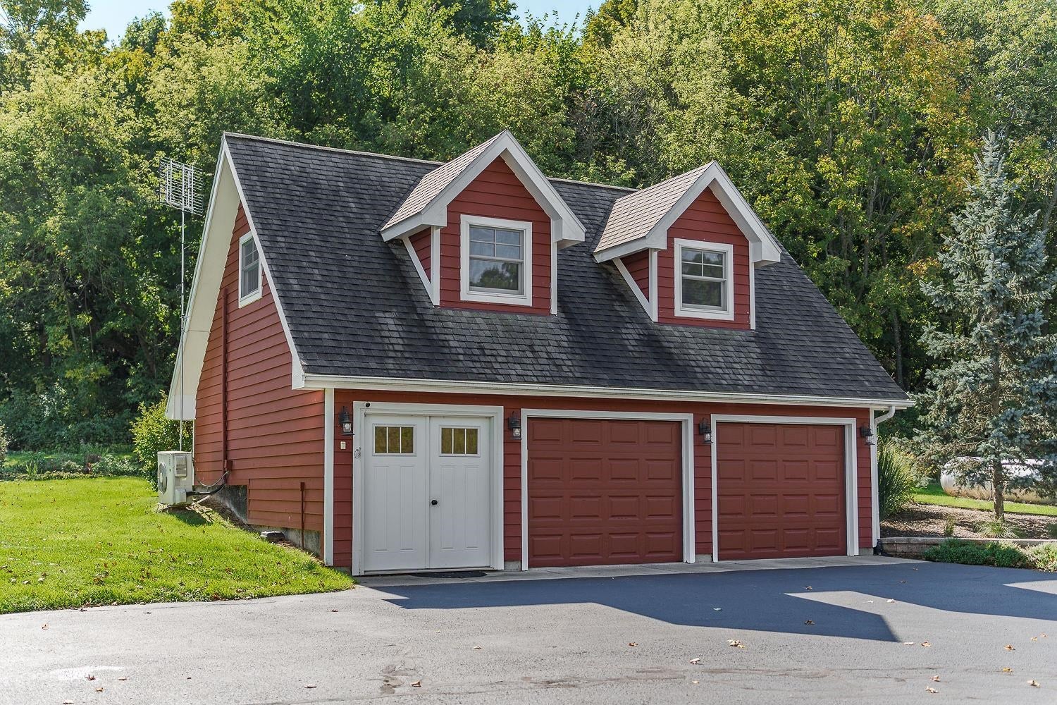 La Valle, Wisconsin, 53941, United States, 3 Bedrooms Bedrooms, ,4 BathroomsBathrooms,Residential,Active,1960140