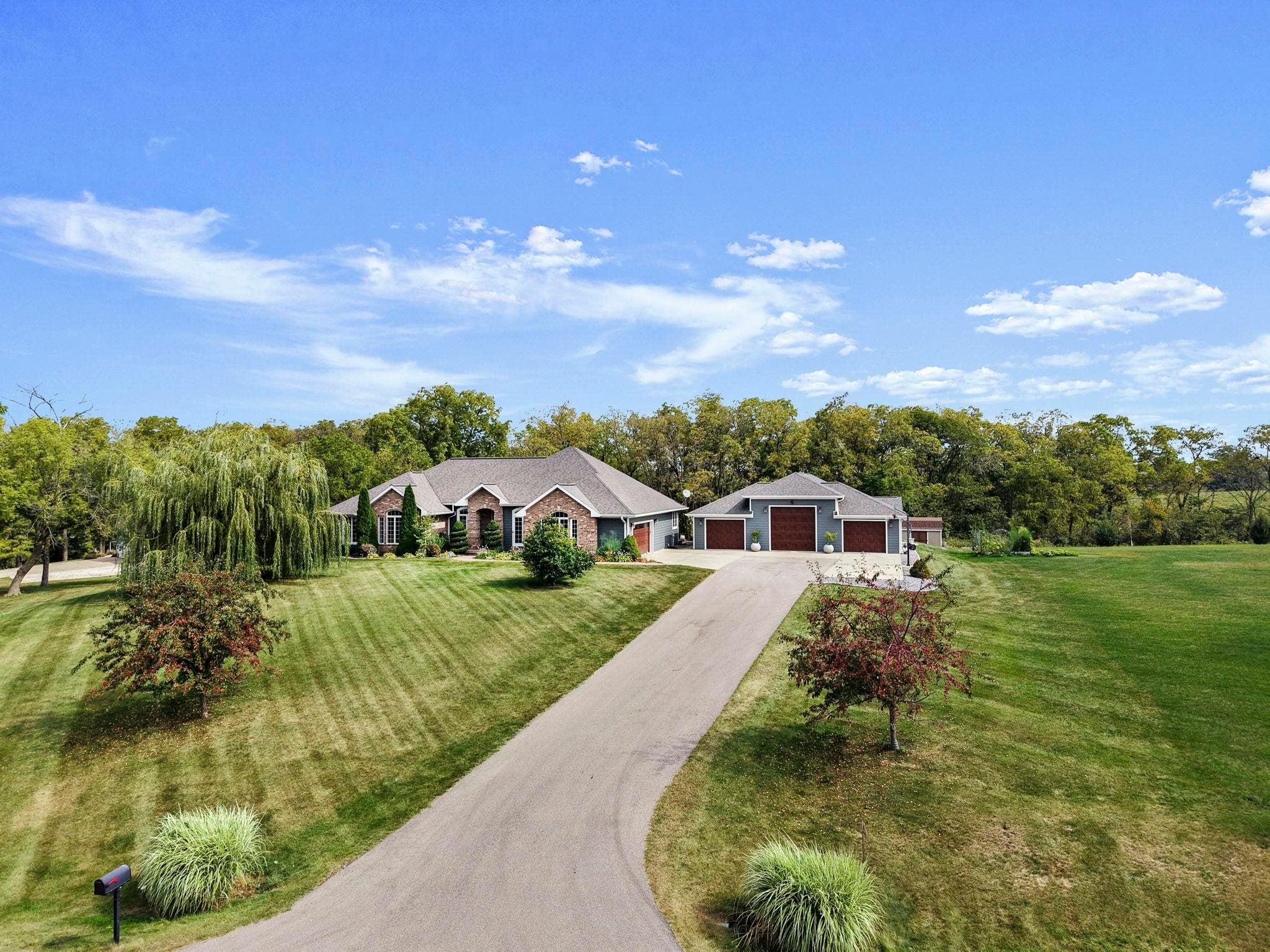 Mineral Point, Wisconsin, 53565, United States, 6 Bedrooms Bedrooms, ,3 BathroomsBathrooms,Residential,Active,1960179