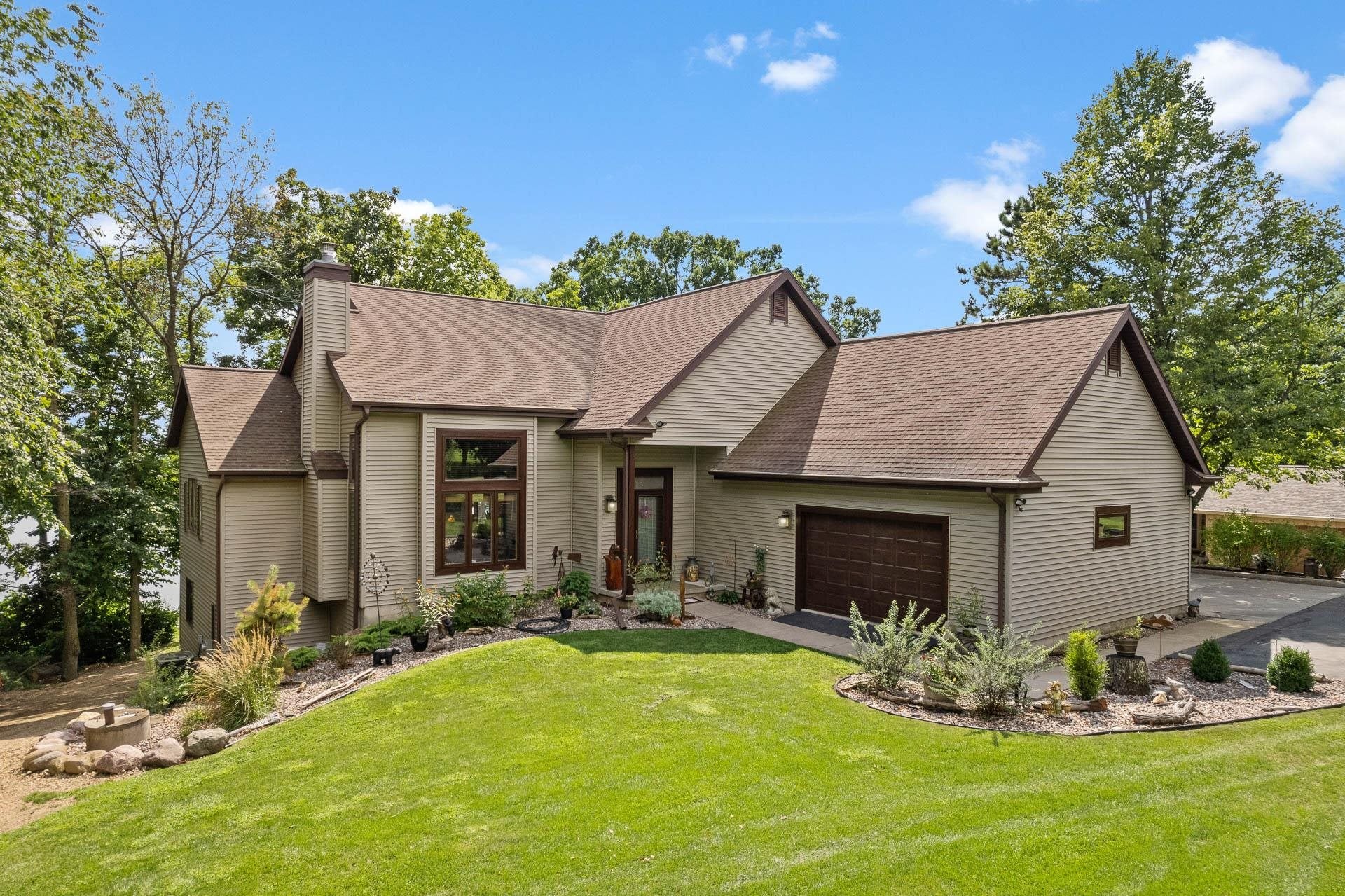 Poynette, Wisconsin, 53955, United States, 3 Bedrooms Bedrooms, ,4 BathroomsBathrooms,Residential,Active,1920246
