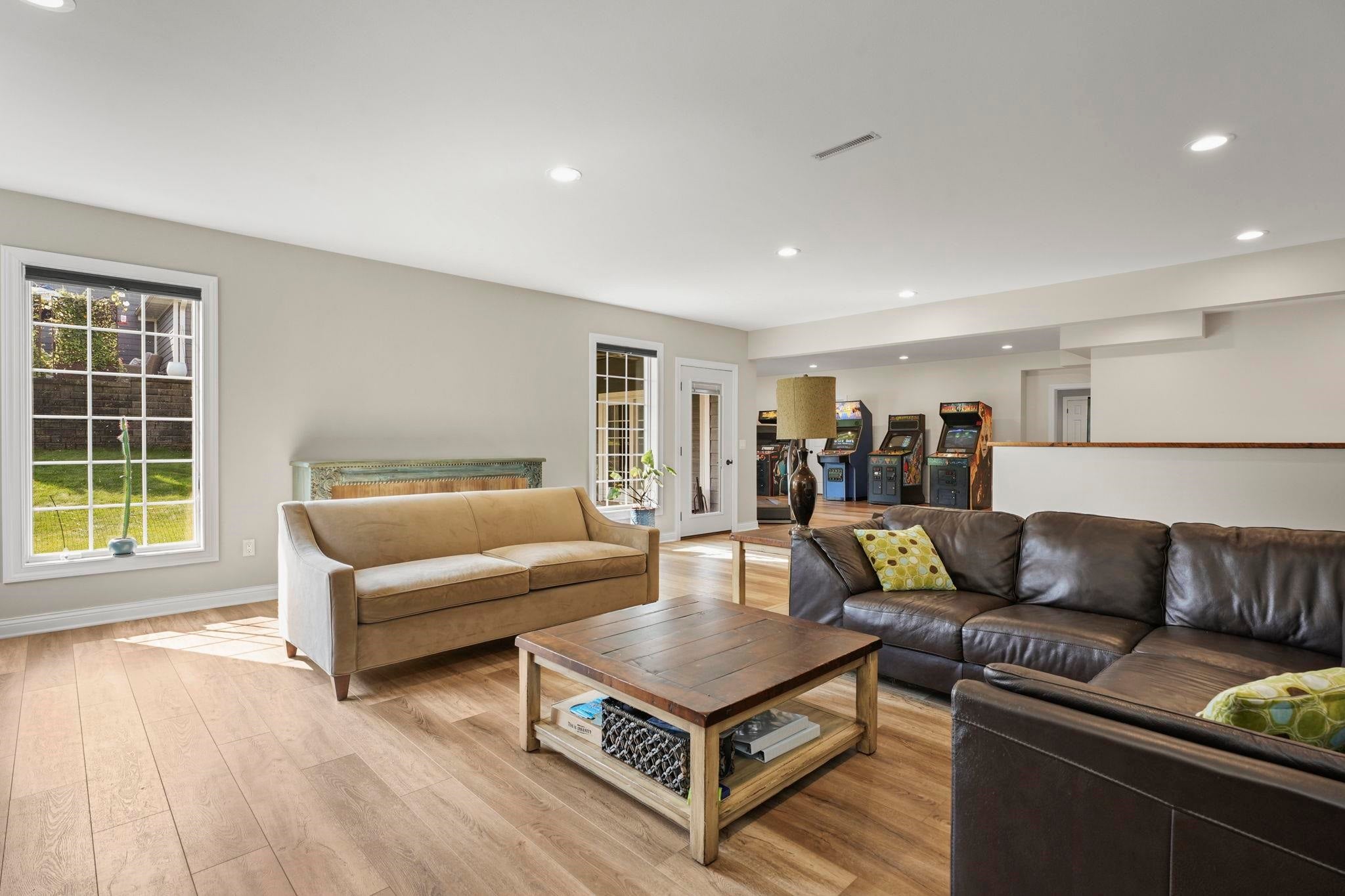 Mineral Point, Wisconsin, 53565, United States, 6 Bedrooms Bedrooms, ,3 BathroomsBathrooms,Residential,Active,1960179