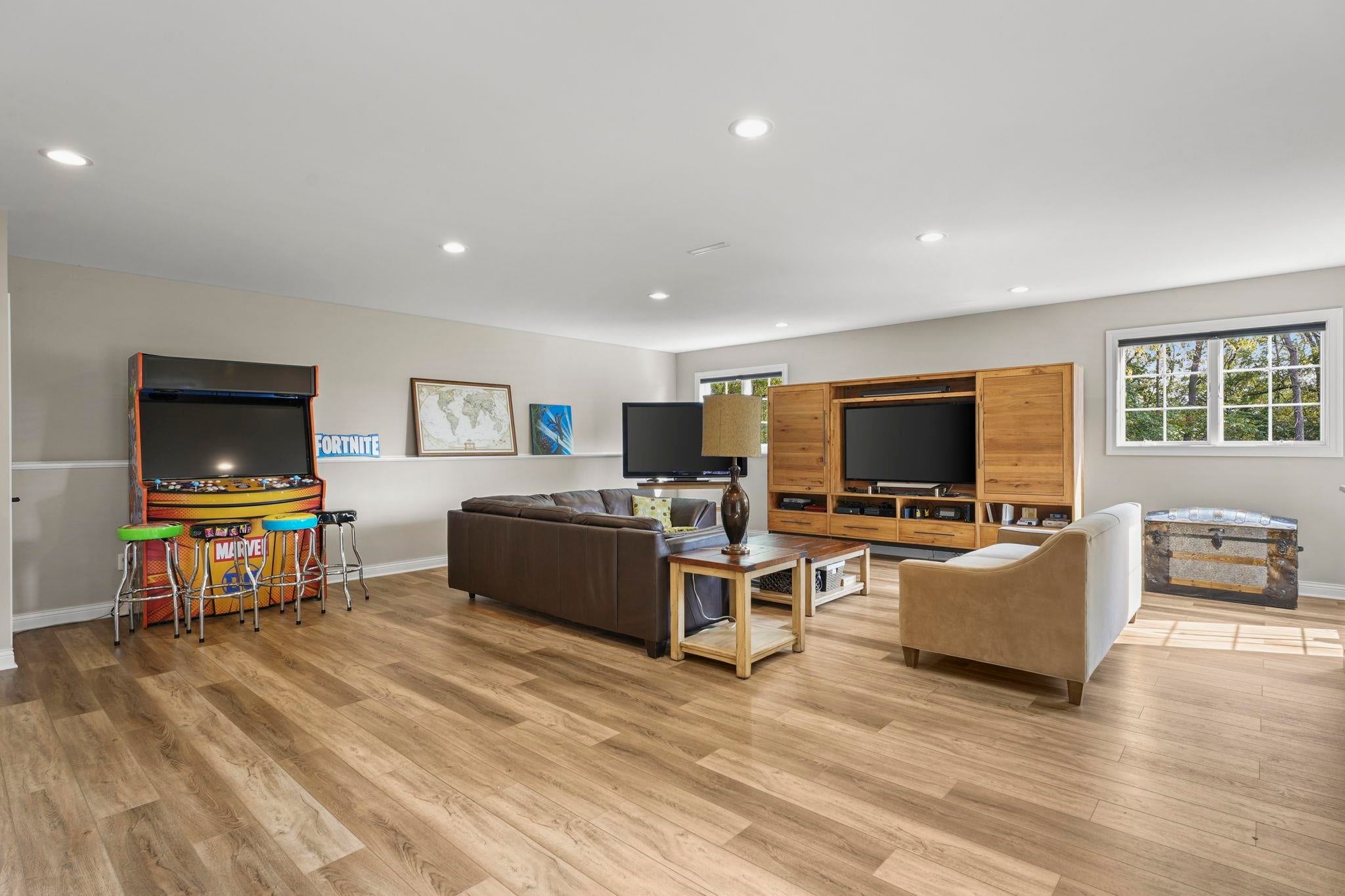 Mineral Point, Wisconsin, 53565, United States, 6 Bedrooms Bedrooms, ,3 BathroomsBathrooms,Residential,Active,1960179