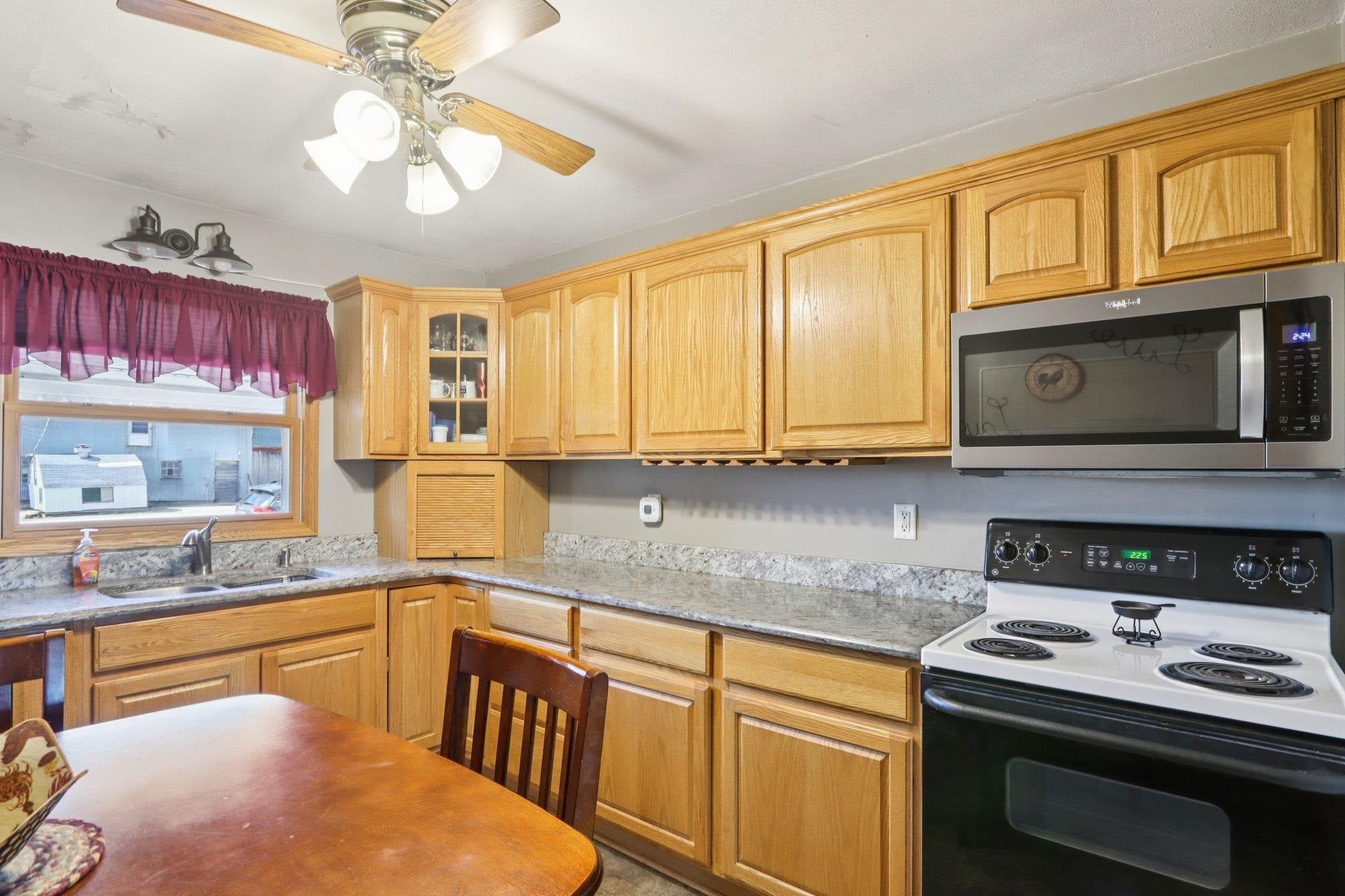 Deforest, Wisconsin, 53532, United States, 3 Bedrooms Bedrooms, ,1 BathroomBathrooms,Residential,Active,1929711