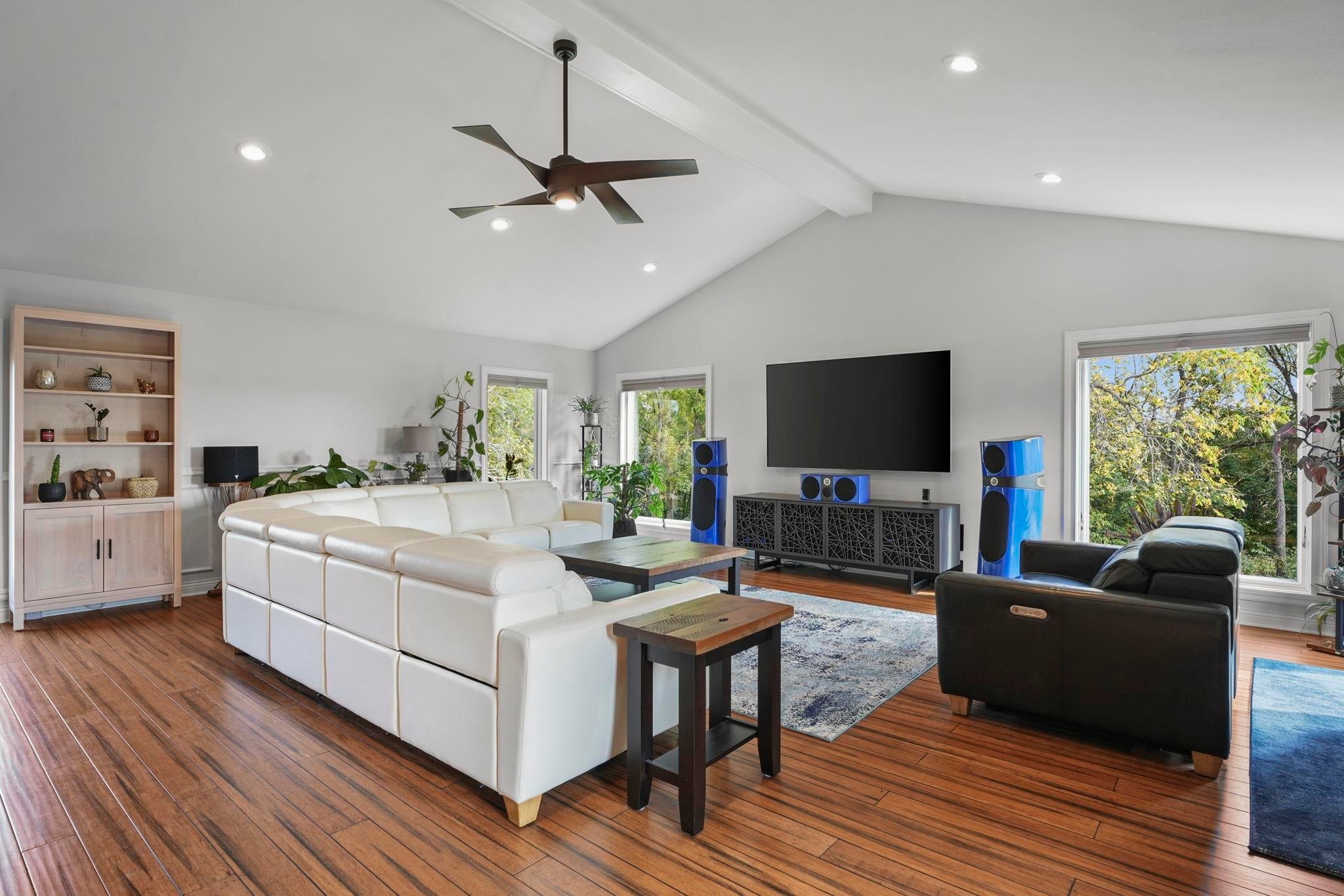 Mineral Point, Wisconsin, 53565, United States, 6 Bedrooms Bedrooms, ,3 BathroomsBathrooms,Residential,Active,1960179