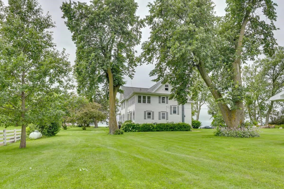 Enjoy rural living from this 5 bedroom 2 bath 3000 square foot beauty – image 13