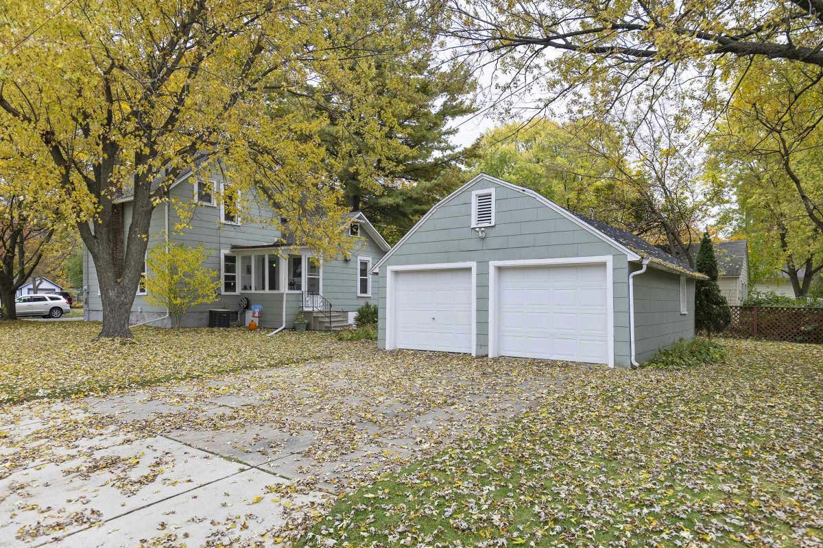 433 CLARENCE ST, FORT ATKINSON, WI 53538, photo 1 of 27