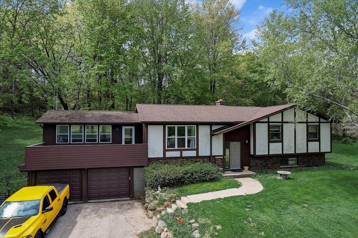 Lodi, Wisconsin, 53555, United States, 4 Bedrooms Bedrooms, ,2 BathroomsBathrooms,Residential,Contingent,2007323