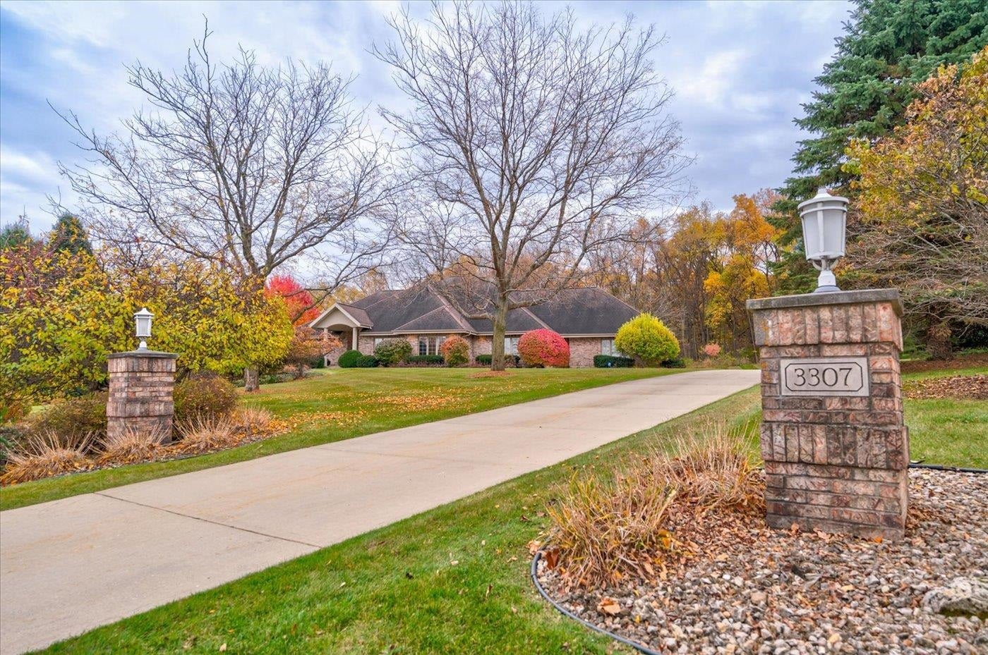 Verona, Wisconsin, 53593, United States, 4 Bedrooms Bedrooms, ,4 BathroomsBathrooms,Residential,Active,1953703