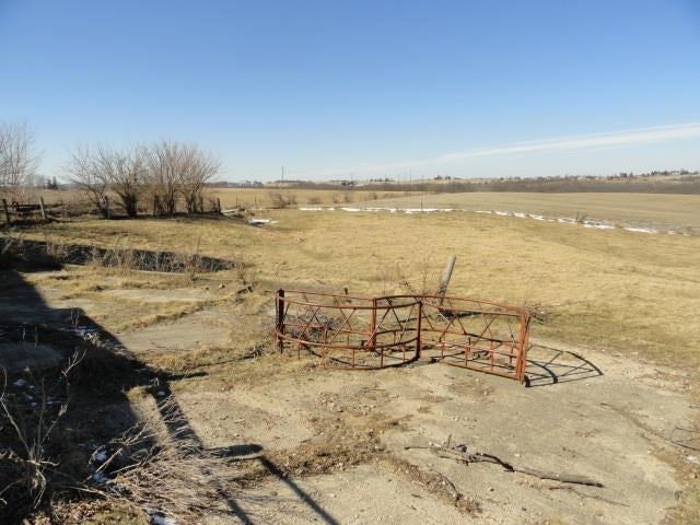Enjoy rural living from this 5 bedroom 2 bath 3000 square foot beauty – image 73