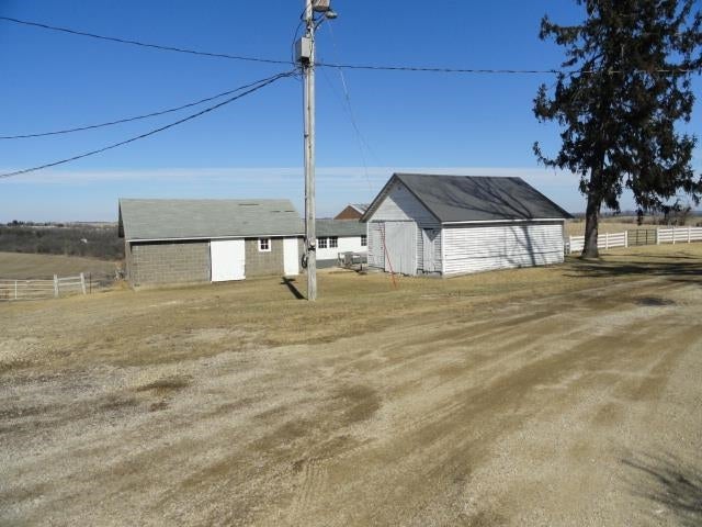 Enjoy rural living from this 5 bedroom 2 bath 3000 square foot beauty – image 72